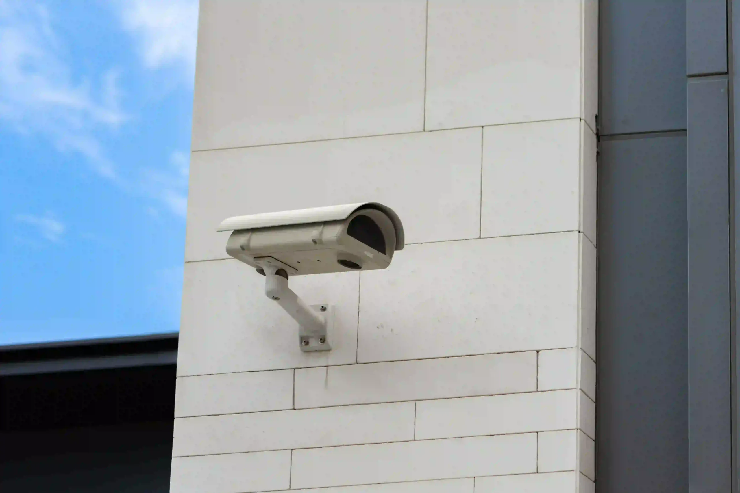 How to Choose Building Security Services for Corporate Building